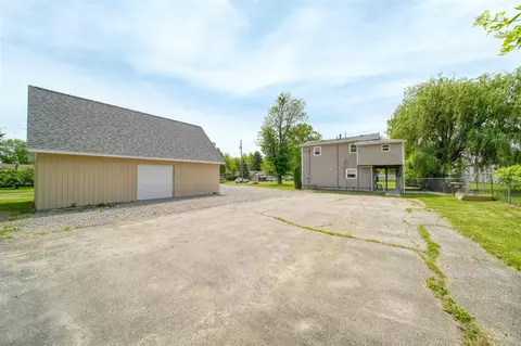 916 Oak, Adrian, MI 49221 photo 33