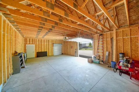 916 Oak, Adrian, MI 49221 photo 31