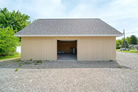 916 Oak, Adrian, MI 49221 photo 32