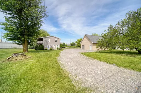 916 Oak, Adrian, MI 49221 photo 2