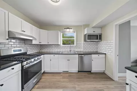 916 Oak, Adrian, MI 49221 photo 10