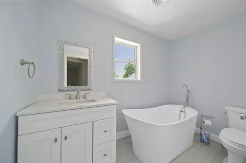 916 Oak, Adrian, MI 49221 photo 15