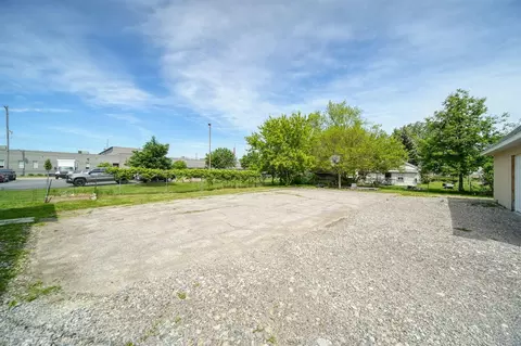 916 Oak, Adrian, MI 49221 photo 26