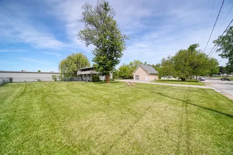 916 Oak, Adrian, MI 49221 photo 25