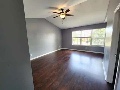 Living - 641 Powell, Dundee, MI 48131 photo 4 of 6