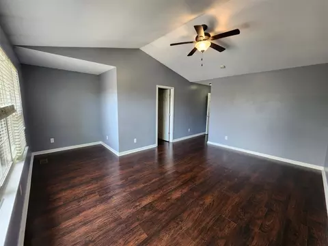 Living - 641 Powell, Dundee, MI 48131 photo 5 of 6