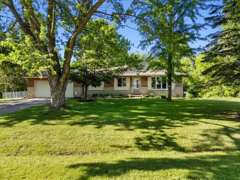 1227 Taos, Fenton, MI 48430