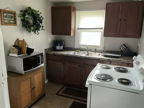 Kitchen - 120 Austin, Jackson, MI 49202 photo 2 of 2