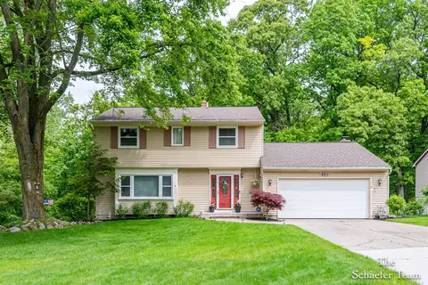 493 Edgeworthe, Ada, MI 49301