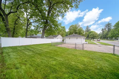 Exterior - 801 Briarcliff, Jackson, MI 49203 photo 8 of 12