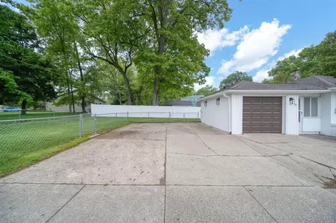 Exterior - 801 Briarcliff, Jackson, MI 49203 photo 9 of 12