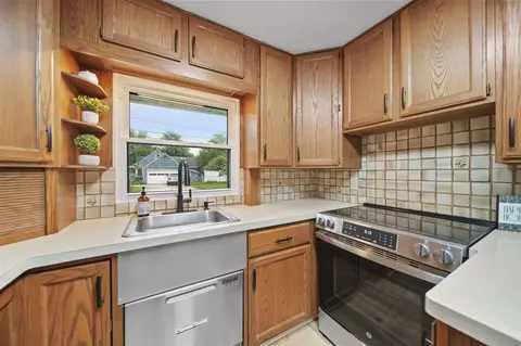 Kitchen - 801 Briarcliff, Jackson, MI 49203 photo 3 of 4