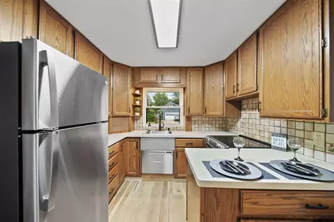 Kitchen - 801 Briarcliff, Jackson, MI 49203 photo 2 of 4