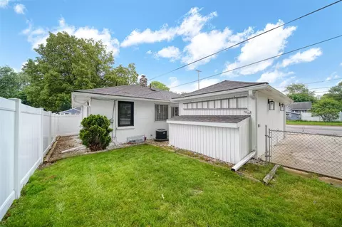 Exterior - 801 Briarcliff, Jackson, MI 49203 photo 12 of 12