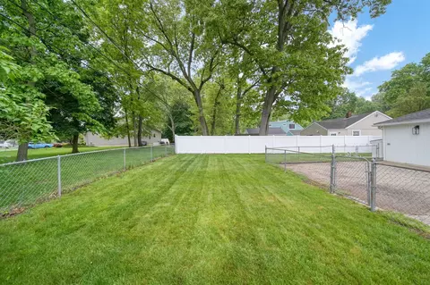 Exterior - 801 Briarcliff, Jackson, MI 49203 photo 7 of 12