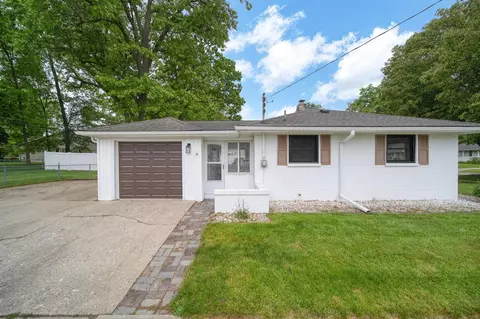 Exterior - 801 Briarcliff, Jackson, MI 49203 photo 5 of 12