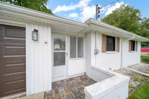 Exterior - 801 Briarcliff, Jackson, MI 49203 photo 6 of 12