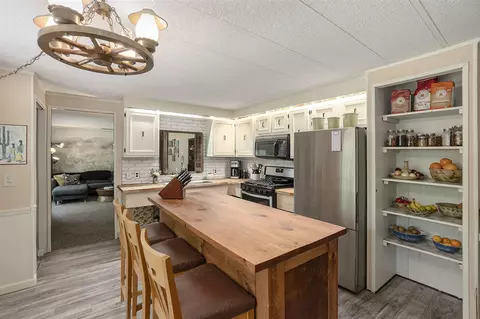 Kitchen - 3274 E Rivers Edge, Newaygo, MI 49337 photo 2 of 3