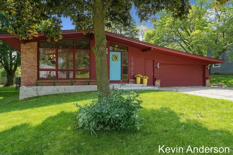 1922 Carlton, Grand Rapids, MI 49505