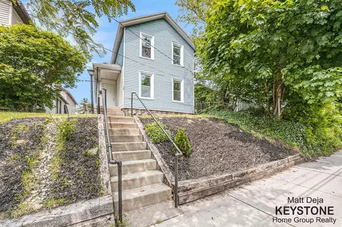 109 Leonard, Grand Rapids, MI 49503