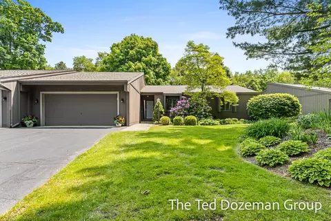 807 Brook Vlg, Holland, MI 49423