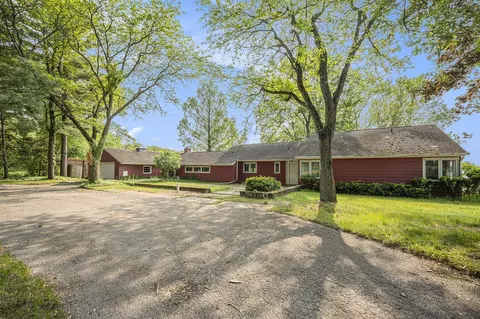 51718 33rd, Paw Paw, MI 49079