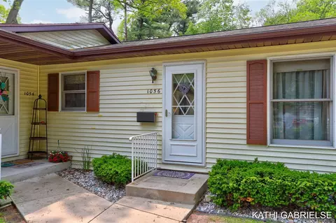 1056 Walnut Grv, Norton Shores, MI 49441