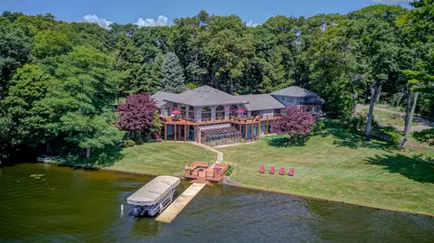 4298 Braeburn, Norton Shores, MI 49441