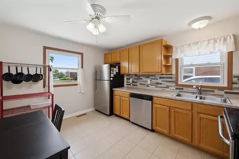 Kitchen - 18711 Koester, Riverview, MI 48193 photo 3 of 3