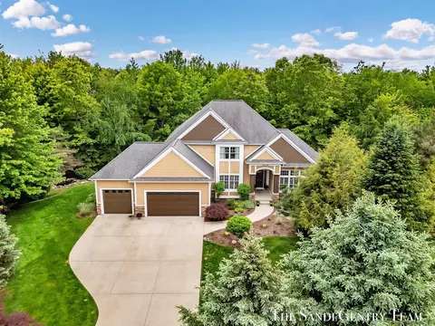 16715 Pond Crk, Spring Lake, MI 49456
