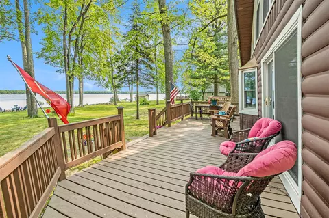 1142 Wolf Lk, Baldwin, MI 49304