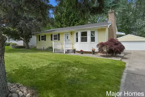915 Coventry, Walker, MI 49544