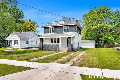 143 Ridgewood, Kentwood, MI 49548