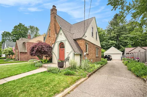 2216 Sheffield, Kalamazoo, MI 49008