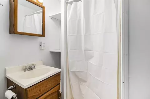 Bath - 707 Maple, Big Rapids, MI 49307 photo 9 of 12