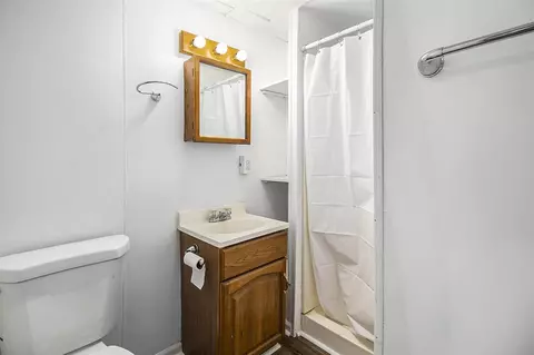 Bath - 707 Maple, Big Rapids, MI 49307 photo 8 of 12