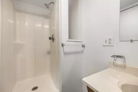Bath - 707 Maple, Big Rapids, MI 49307 photo 7 of 12