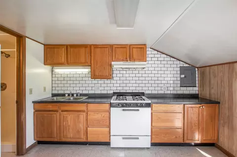 Kitchen - 707 Maple, Big Rapids, MI 49307 photo 9 of 18
