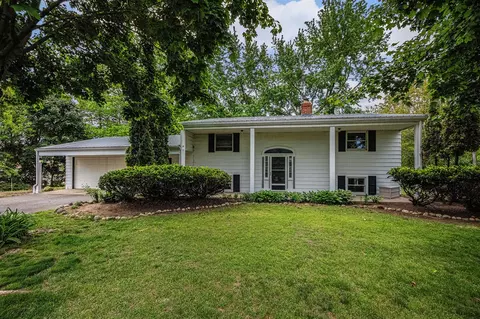 4710 Red Arrow, Coloma, MI 49038