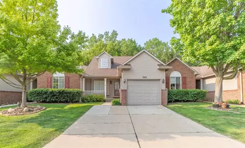 392 Woodfield Sq, Brighton, MI 48116