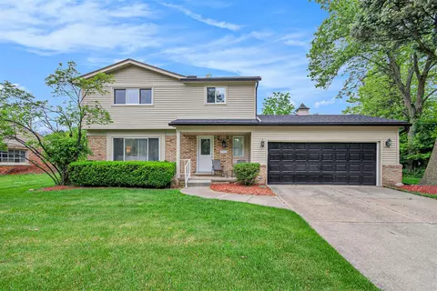 4014 Orchard Crst, West Bloomfield, MI 48322