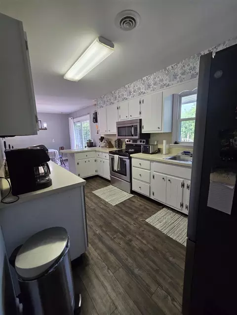 Kitchen - 1139 Maynard, Jackson, MI 49202 photo 2 of 3