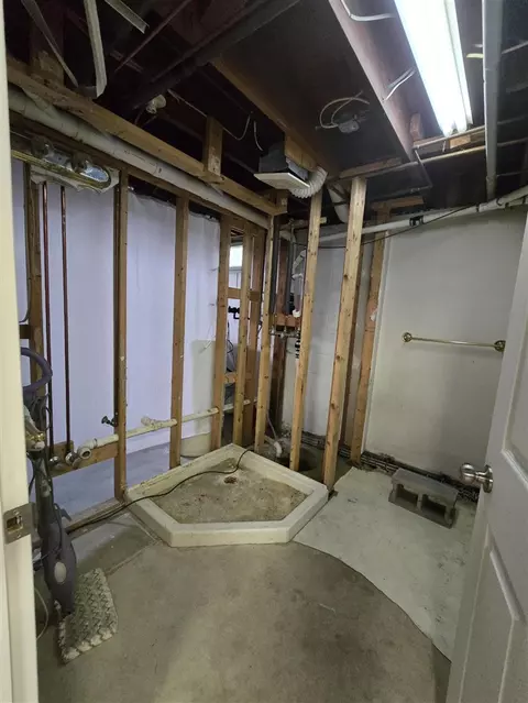 Bath - 1139 Maynard, Jackson, MI 49202 photo 3 of 3