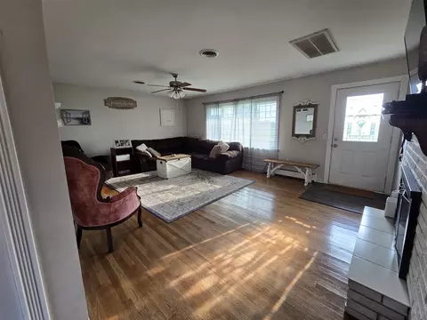 Living - 1139 Maynard, Jackson, MI 49202 photo 2 of 2