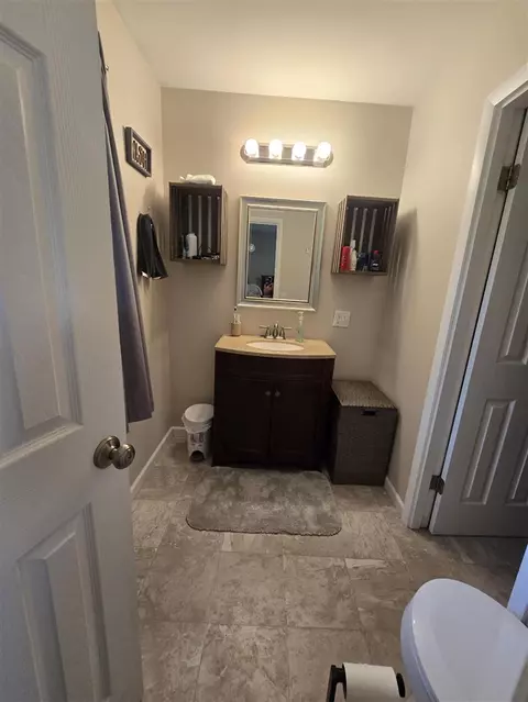 Bath - 1139 Maynard, Jackson, MI 49202 photo 2 of 3