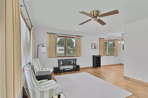 Living - 817 Cherry, Big Rapids, MI 49307 photo 2 of 3
