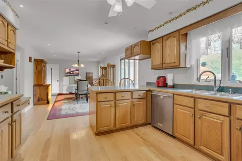 Kitchen - 4273 Indian, Jackson, MI 49201 photo 4 of 5