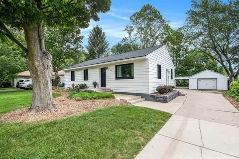 2016 Engleside, Grand Rapids, MI 49546