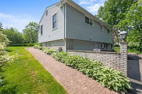 47055 S Chigwidden, Northville, MI 48167