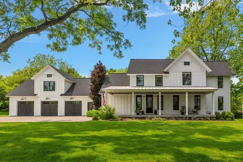 2582 3 Mile, Grand Rapids, MI 49525